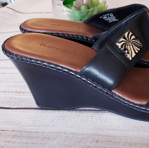 Naturalizer Wedge Sandals ~ 8 - Picture 11 of 11